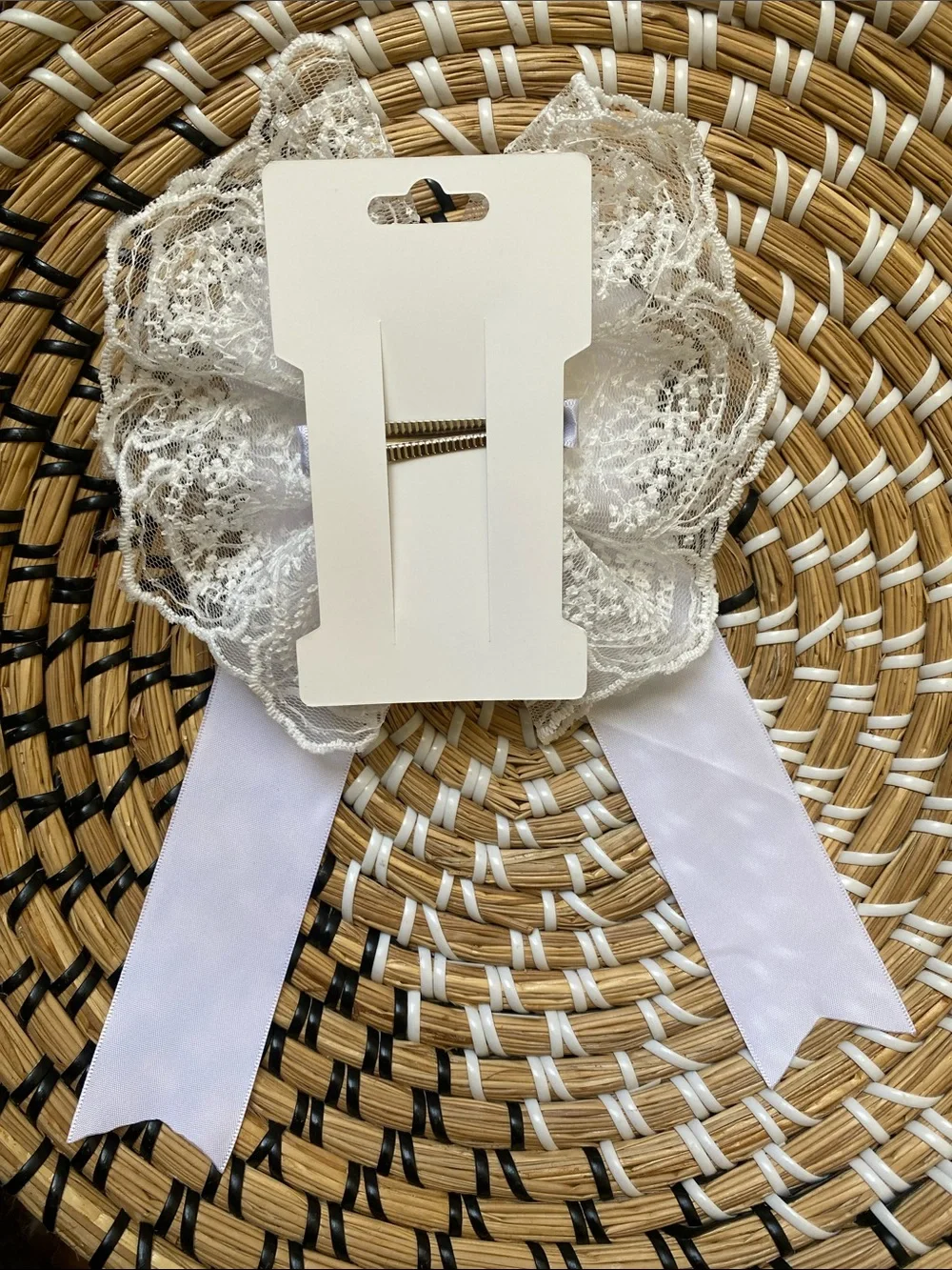 Handcraftedwhite satin and lace hair bow
